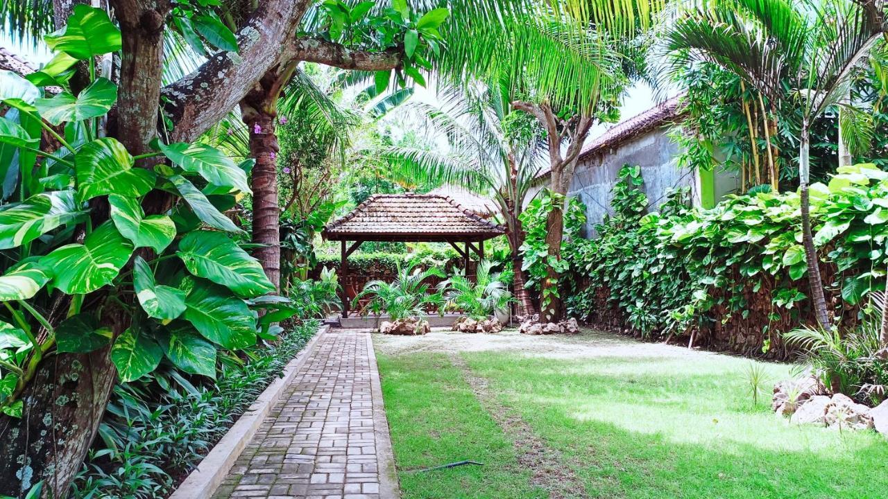 ホテル Dalai Tropical Kuta  エクステリア 写真