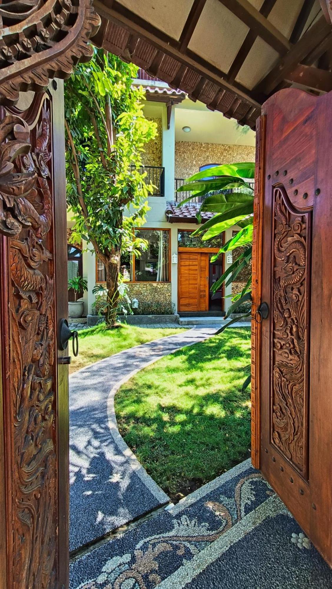 ホテル Dalai Tropical Kuta  エクステリア 写真