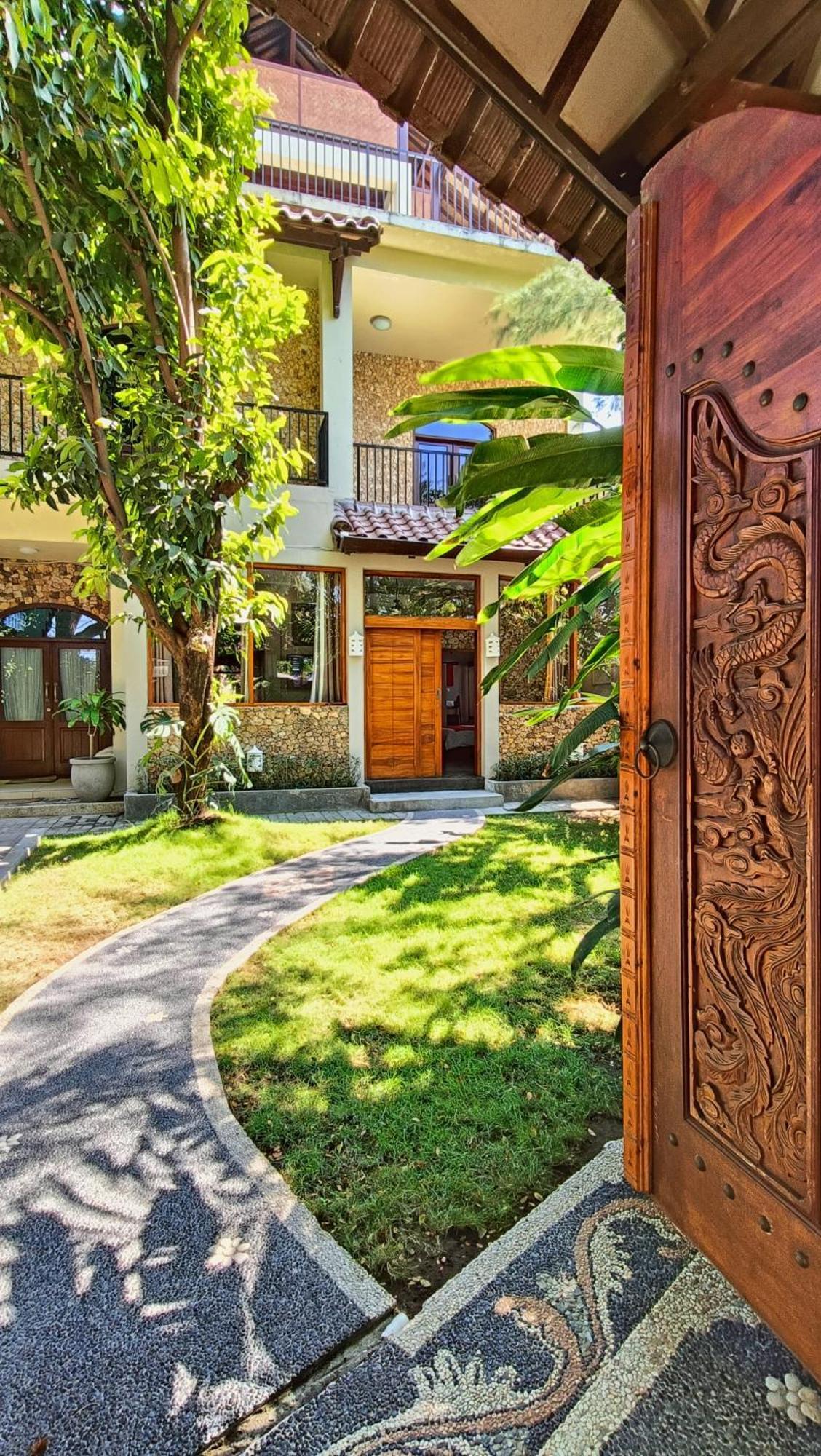 ホテル Dalai Tropical Kuta  エクステリア 写真