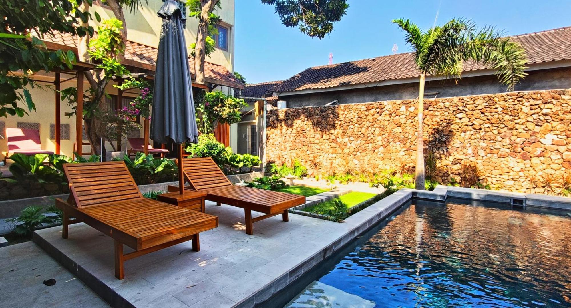 ホテル Dalai Tropical Kuta  エクステリア 写真