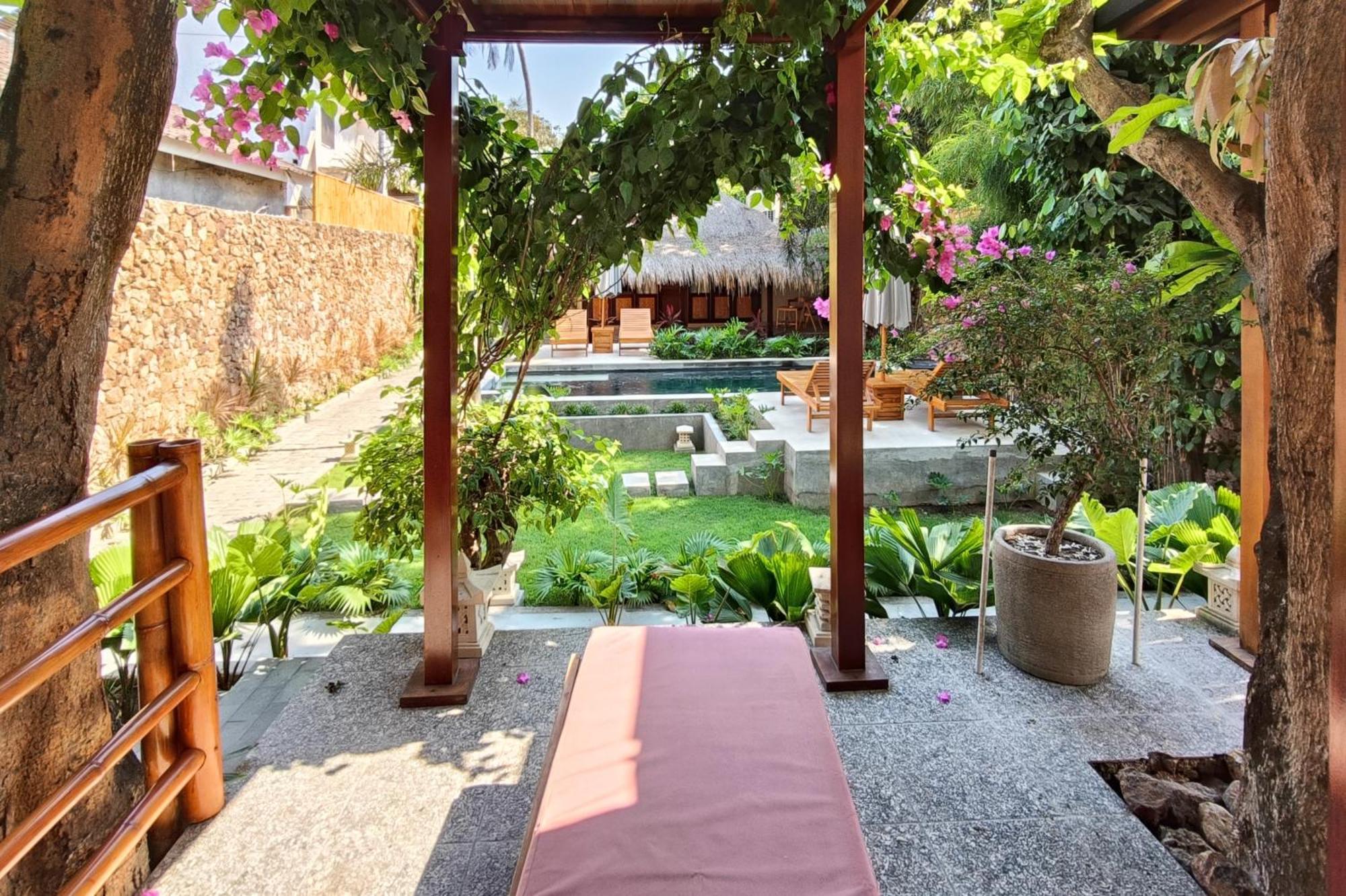 ホテル Dalai Tropical Kuta  エクステリア 写真