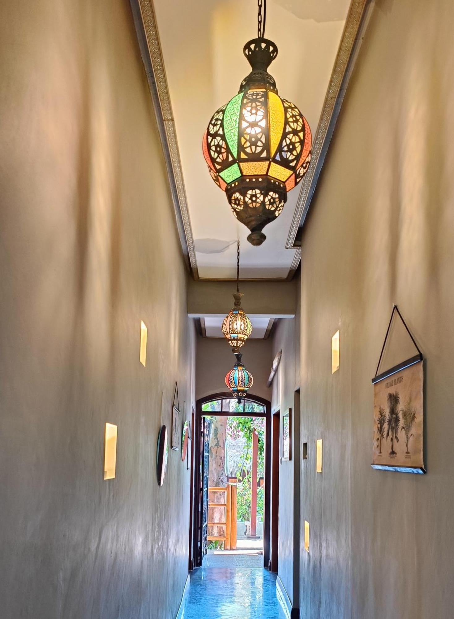 ホテル Dalai Tropical Kuta  エクステリア 写真